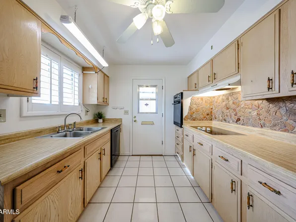 11040 W SALEM Drive, Sun City, AZ 85351