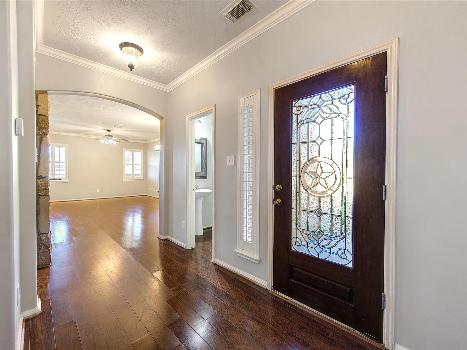 2 bed, 2.5 bath, 1850 sqft, $1,995 — Photo 3