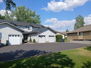 990 NE Savannah Dr APT 4, Bend, OR 97701