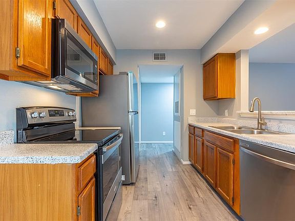 4th image of 14600 Fonmeadow Dr APT 605