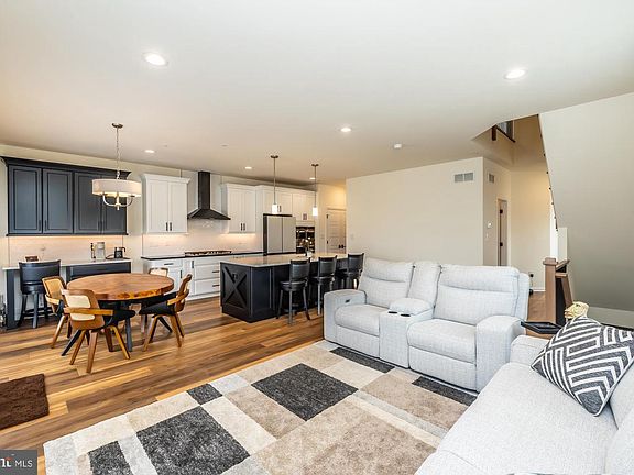 4th image of 25 Valley Oak Rd