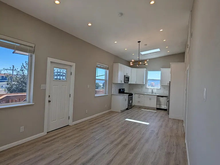 616 Tamarack Ln — Photo 11
