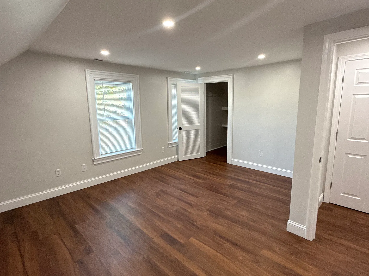 3 bed, 1400 sqft, $3,300 — Photo 3