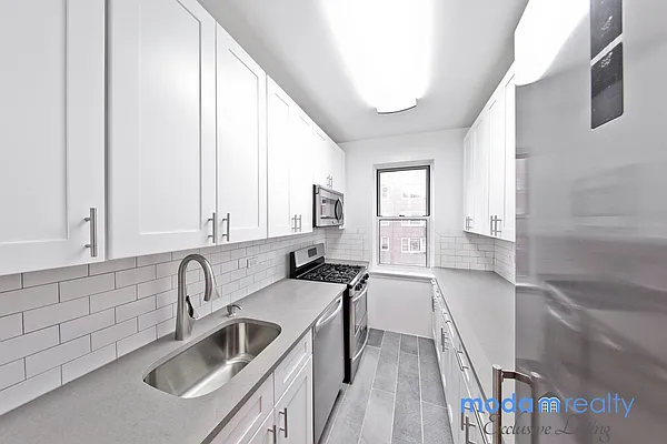 Sold by Moda Realty | media 1