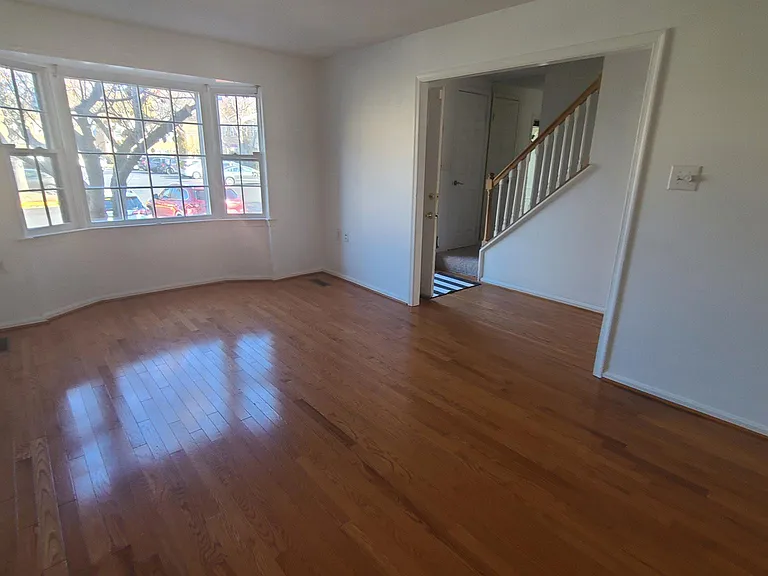 Cromwell Ct — Photo 14