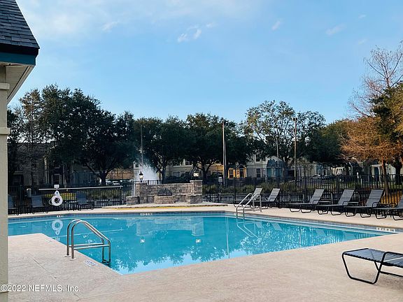 3rd image of 13703 RICHMOND PARK Drive N #1801