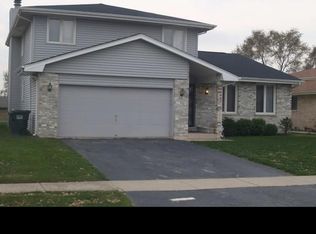 4141 Cambridge Cir, Country Club Hills, IL 60478