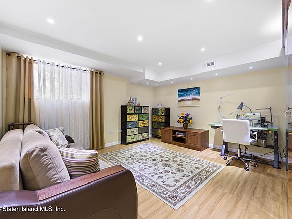 4th image of 23 Stack Dr