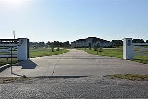 825 Grubbs Rd — Photo 6