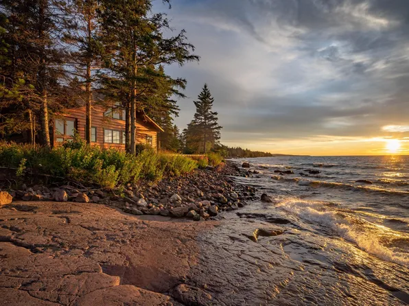 446 Old North Shore Rd, Two Harbors, MN 55616