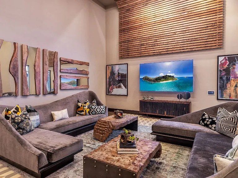 LTD West Commerce — Photo 10