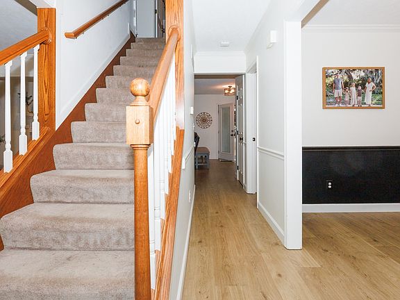 3rd image of 34 Downing Cir