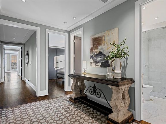 5th image of 3438 N Elaine Pl #Penthouse
