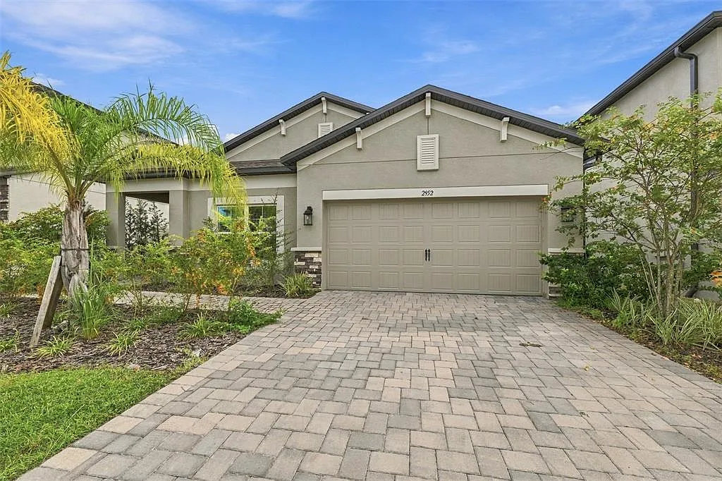 3 bed, 2.0 bath, 2076 sqft, $2,450 — Photo 2