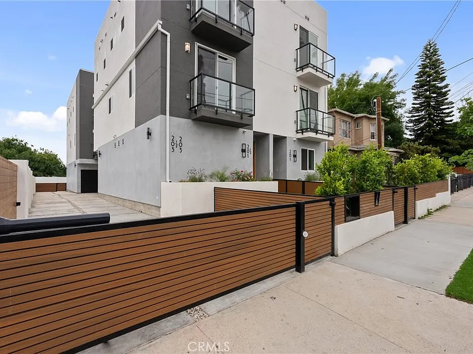 201 S Westlake Ave #1/2