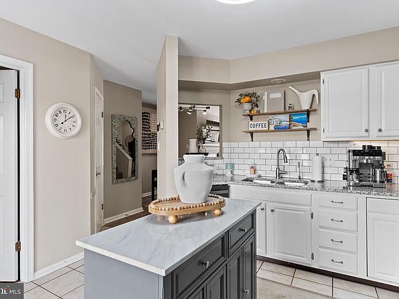 3rd image of 5617 Moreland Ct