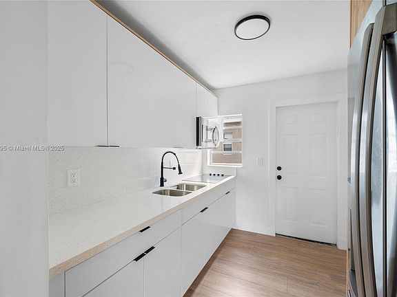 4th image of 417 NW 15th Ave APT 1