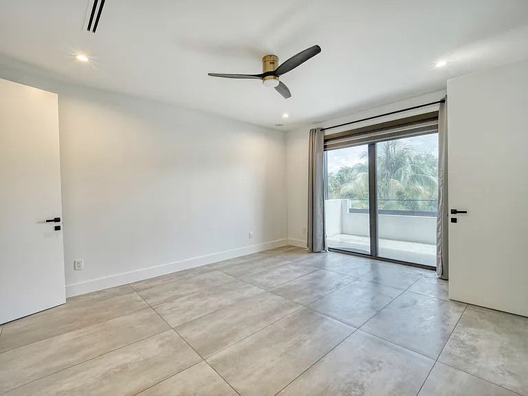 2613 Center Ave — Photo 32