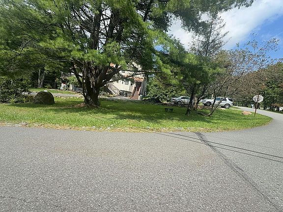 5th image of 27 Yellow Run Rd