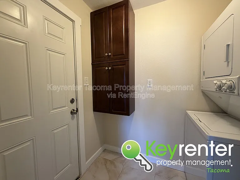 1047 S Rochester St — Photo 9