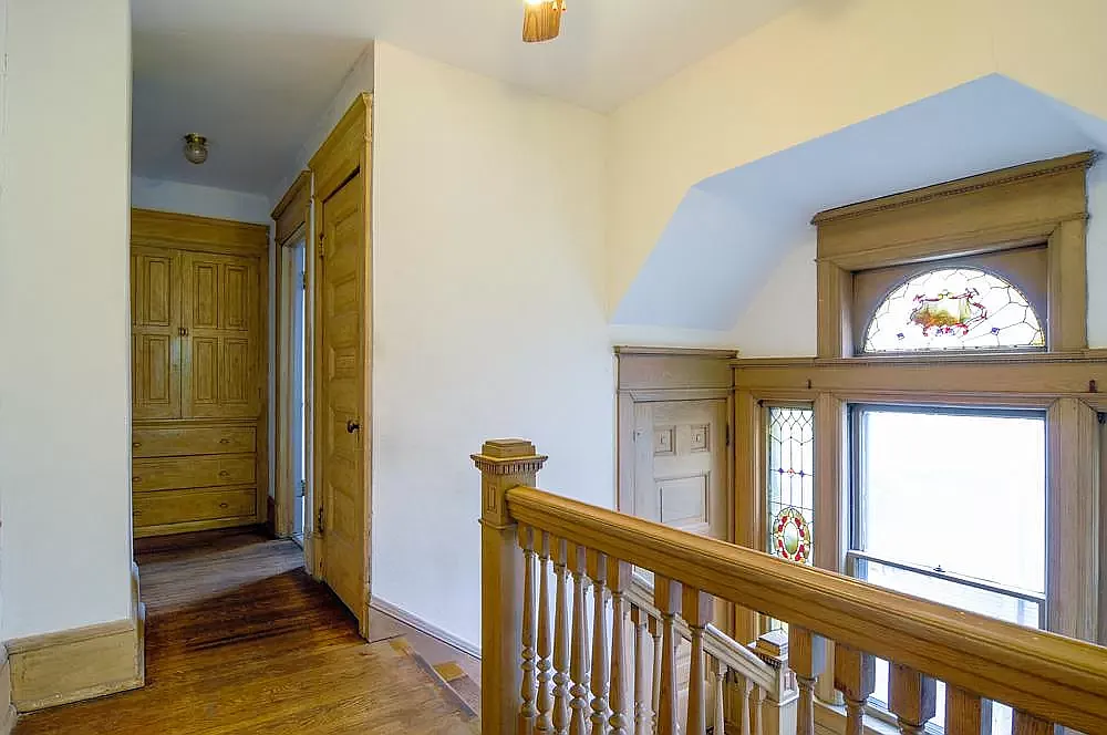 7 bed, 3812 sqft, $5,300 — Photo 3