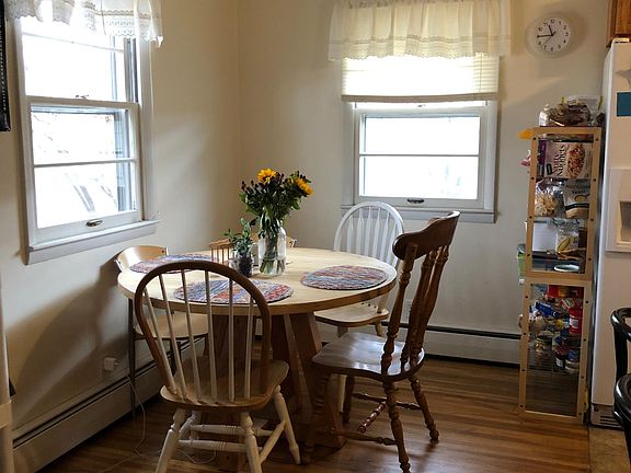 4th image of 920 Baker St