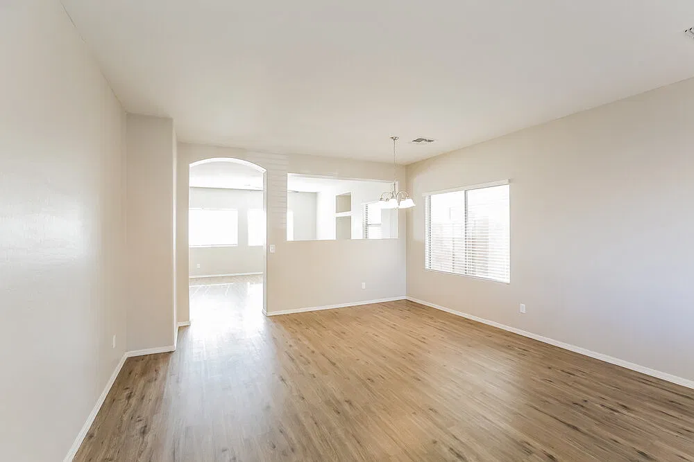5 bed, 2.5 bath, 2112 sqft, $2,325 — Photo 4