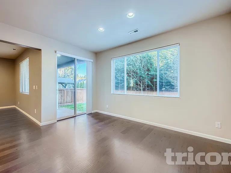 3322 Nova St NE — Photo 3