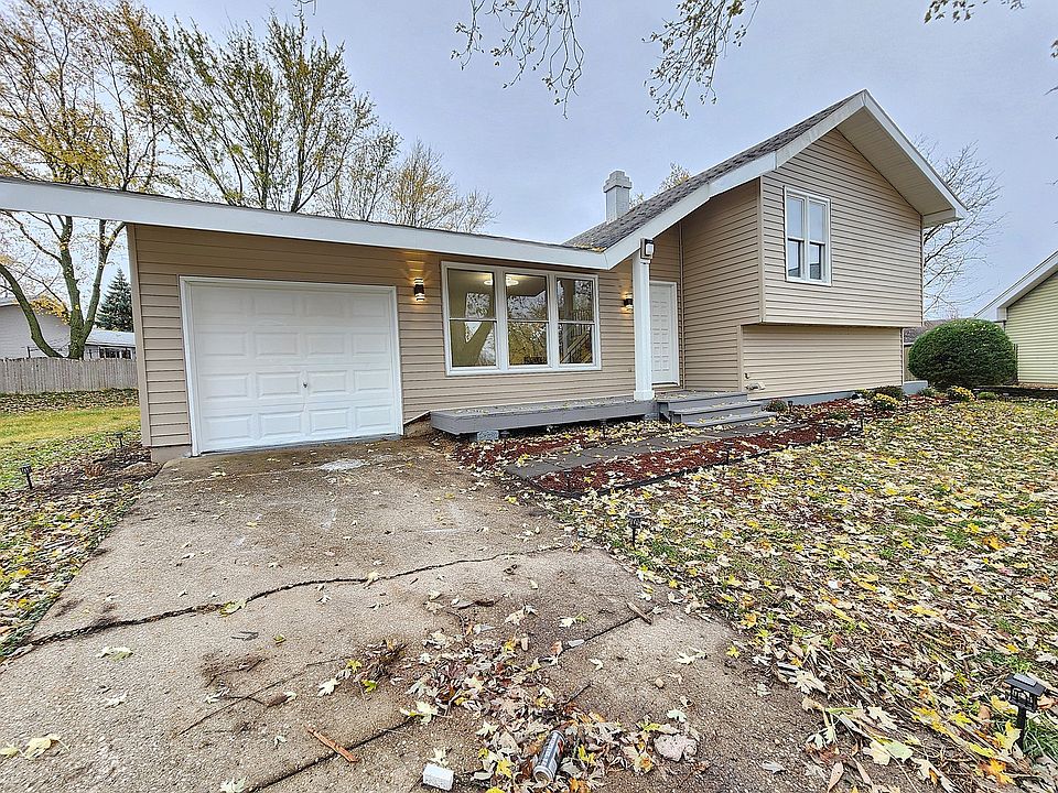 1st image of 221 Blackhawk Pl