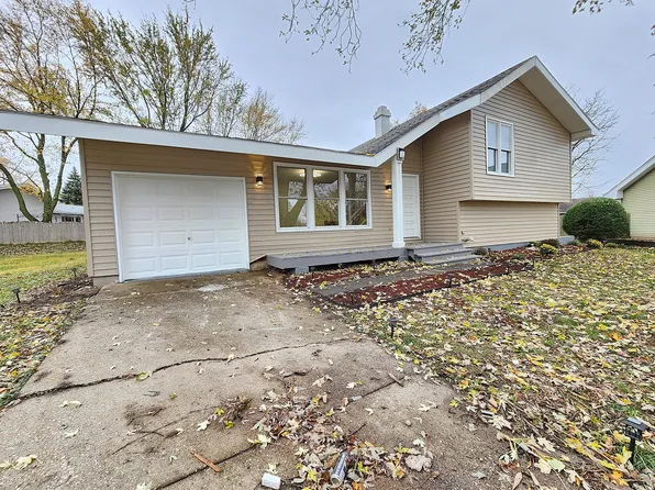 221 Blackhawk Pl, Bolingbrook, IL 60440