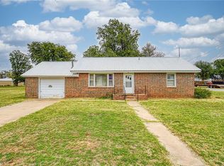 822 S Sheb Wooley Ave, Erick, OK 73645