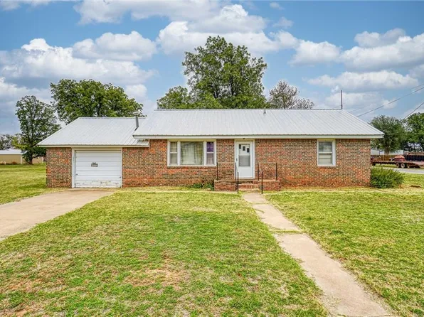 822 S Sheb Wooley Ave, Erick, OK 73645