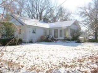 9726 Sagamore Rd, Leawood, KS 66206