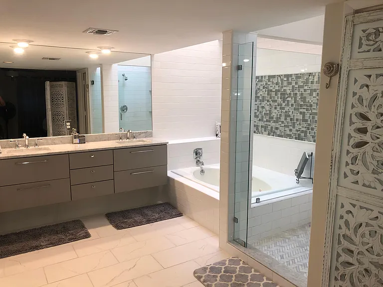556 Bay Villas Ln — Photo 21