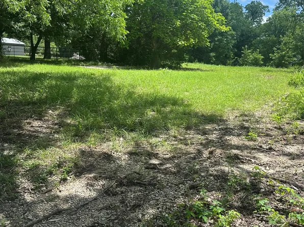 1309 S 4th St, Bonham, TX 75418