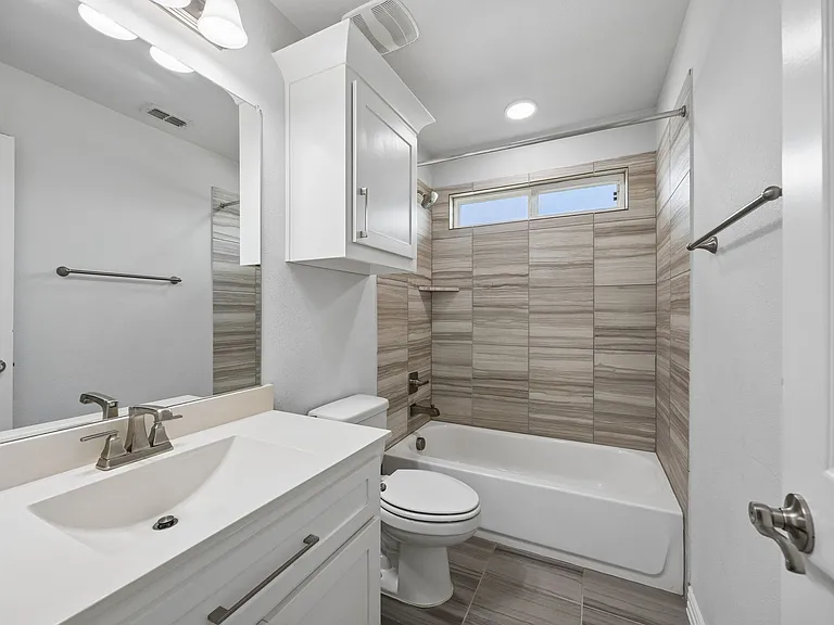 11901 Smithton Ave — Photo 19