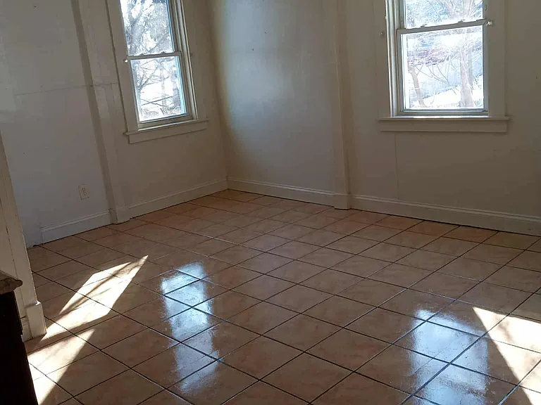 17-19 Windsor St #2 — Photo 11
