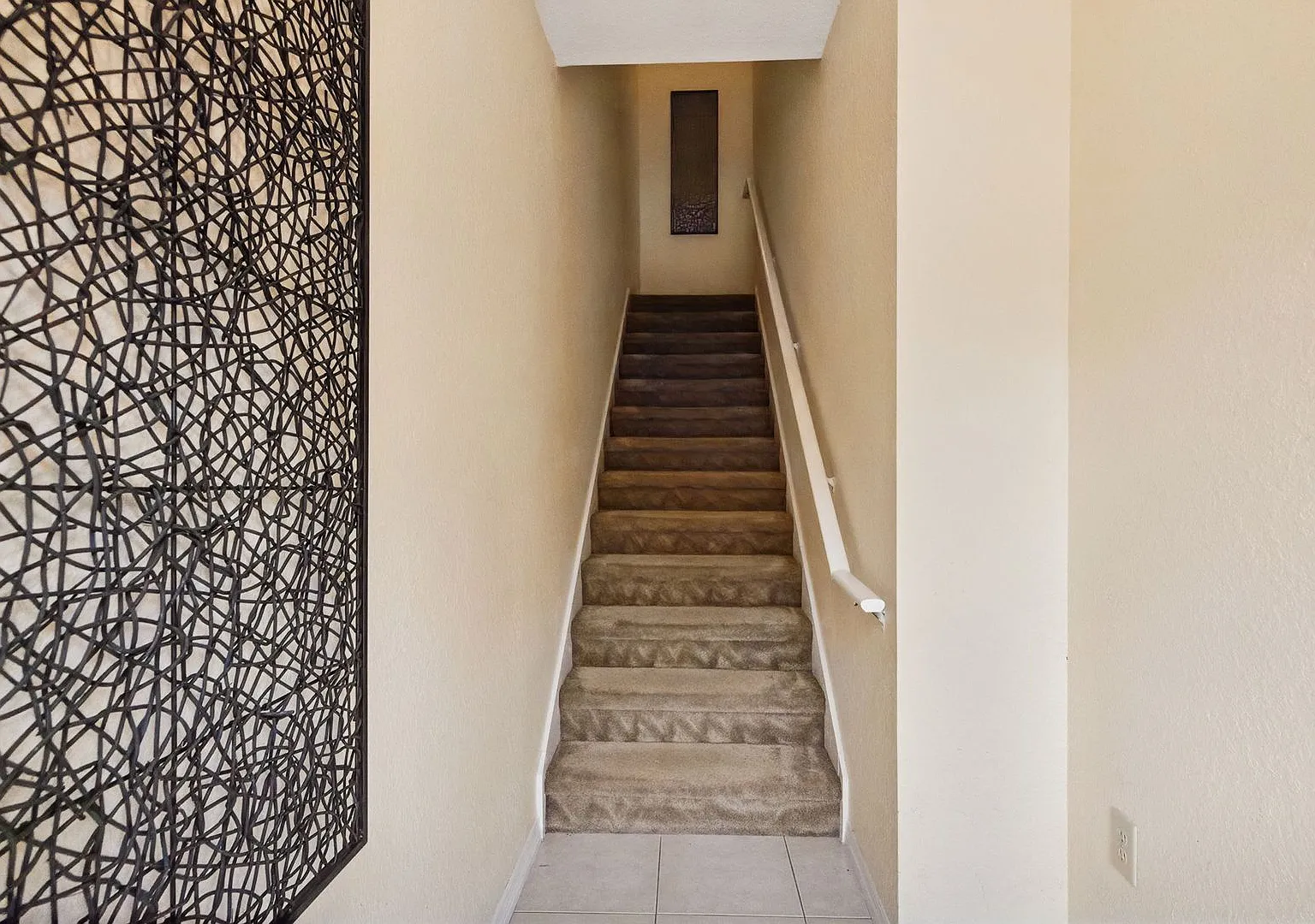 1/1 2nd floor condo, in gated community with all the amenities — Photo 2