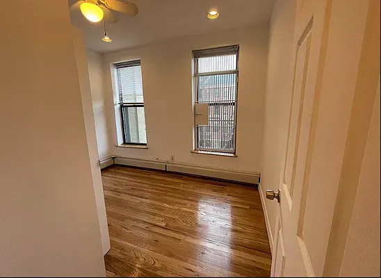 Rented by KNOCKKNOCK LLC | media 15