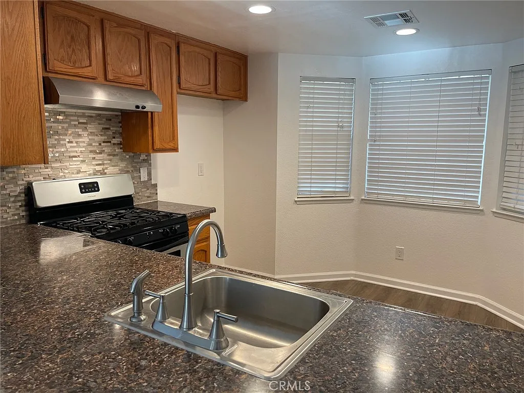 2 bed, 894 sqft, $2,100 — Photo 4