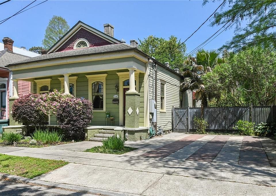 1st image of 618 Belleville St