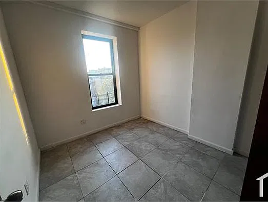1711 Zerega Ave — Photo 2