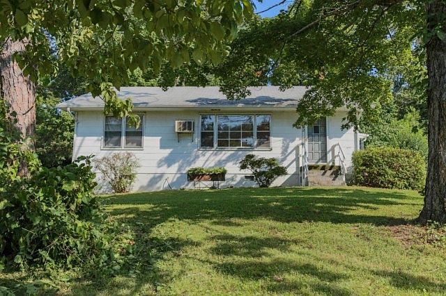 1st image of 302 Kelsay Dr