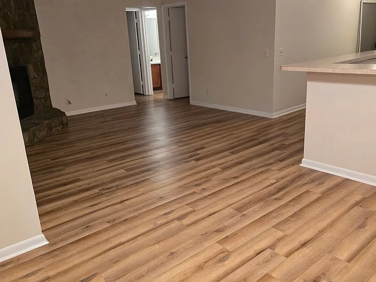 Enjoy the spacious and view of the entire living room and kitchen at a glance.