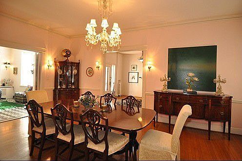 3rd image of 534 Pembroke Ave