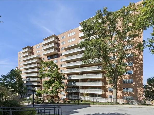 310 W 49th St APT 705, Kansas City, MO 64112