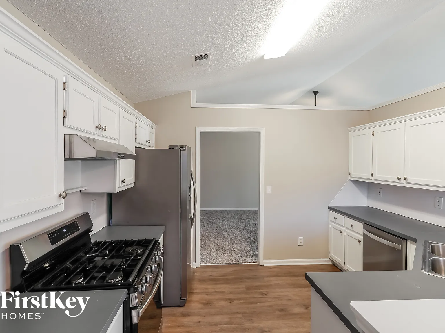3 bed, 2.0 bath, 1777 sqft, $2,280 — Photo 4