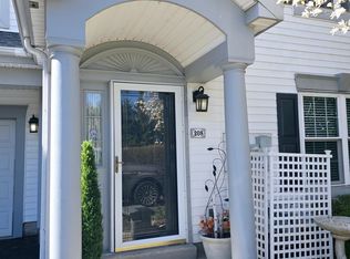 208 Red Maple Ct, Warwick, PA 18974