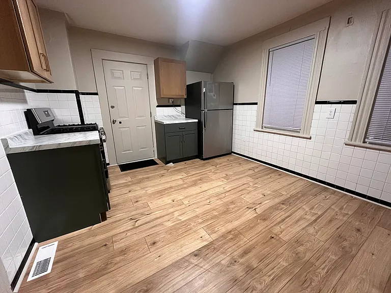 196 Avon St #1 — Photo 12