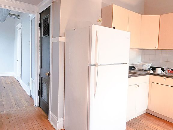 3rd image of 3341 S Lituanica Ave #3R